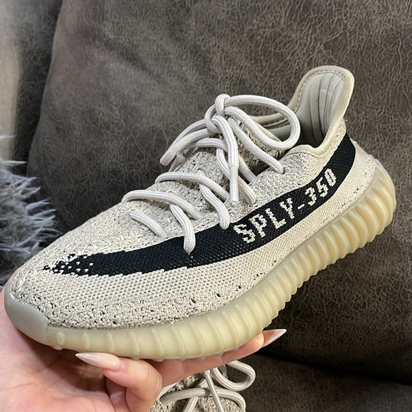 Shoes mans size 4.5 but in women can fit 6-6.5 - Picture 3 of 4